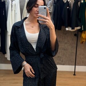 Chic Black Leopard Kimono Wrap